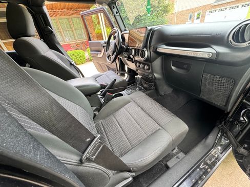 Used 2012 Jeep Wrangler Unlimited Rubicon w/ Dual Top Group AWD/4WD image 14