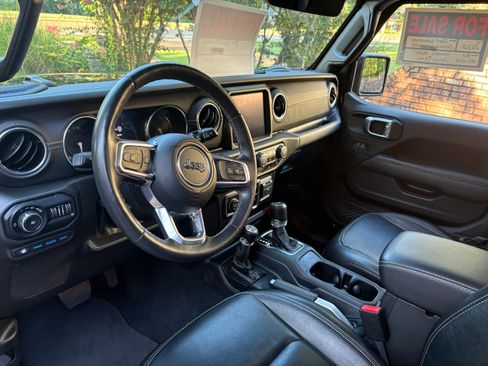 Used 2022 Jeep Wrangler Unlimited Sahara w/ Cold Weather Group AWD/4WD image 9