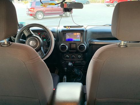 Used 2013 Jeep Wrangler Sport image 6