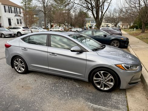 Used 2017 Hyundai Elantra Limited w/ Limited Ultimate Package 09 image 2