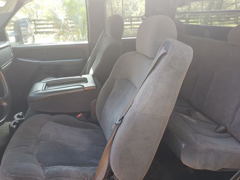 Used 2001 Chevrolet Silverado 3500 LS image 2