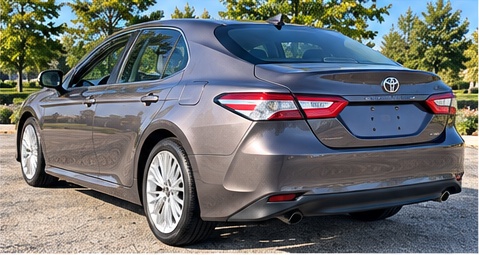 Used 2018 Toyota Camry XLE FWD image 6