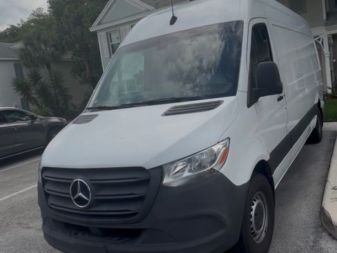 Used 2023 Mercedes-Benz Sprinter 2500 image 4