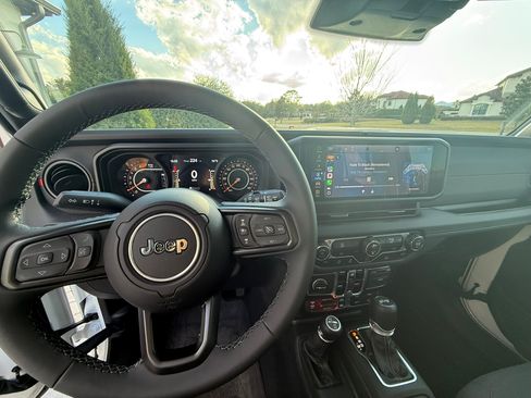 Used 2025 Jeep Wrangler Unlimited Rubicon image 21