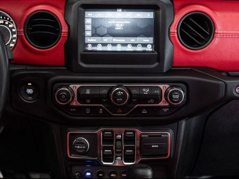 Used 2021 Jeep Gladiator Sport AWD/4WD image 2