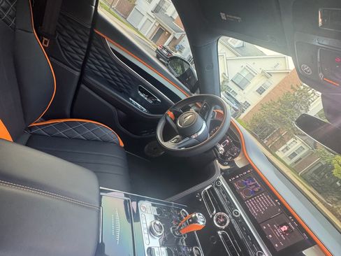 Used 2024 Bentley Flying Spur V8 image 10