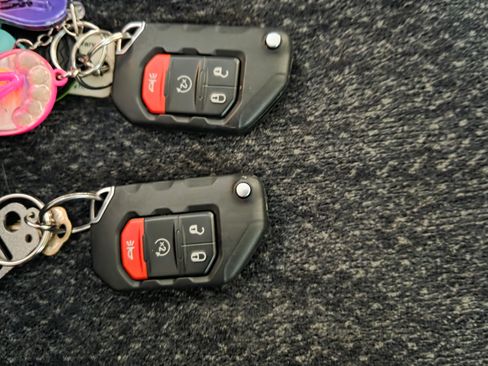 Used 2021 Jeep Wrangler Unlimited Sahara w/ Safety Group image 17