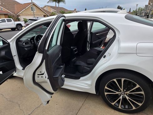 Used 2019 Toyota Camry SE image 18