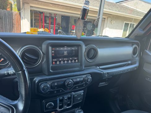 Used 2022 Jeep Wrangler Unlimited Sport AWD/4WD image 6