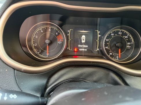 Used 2016 Jeep Cherokee 75th Anniversary FWD image 6