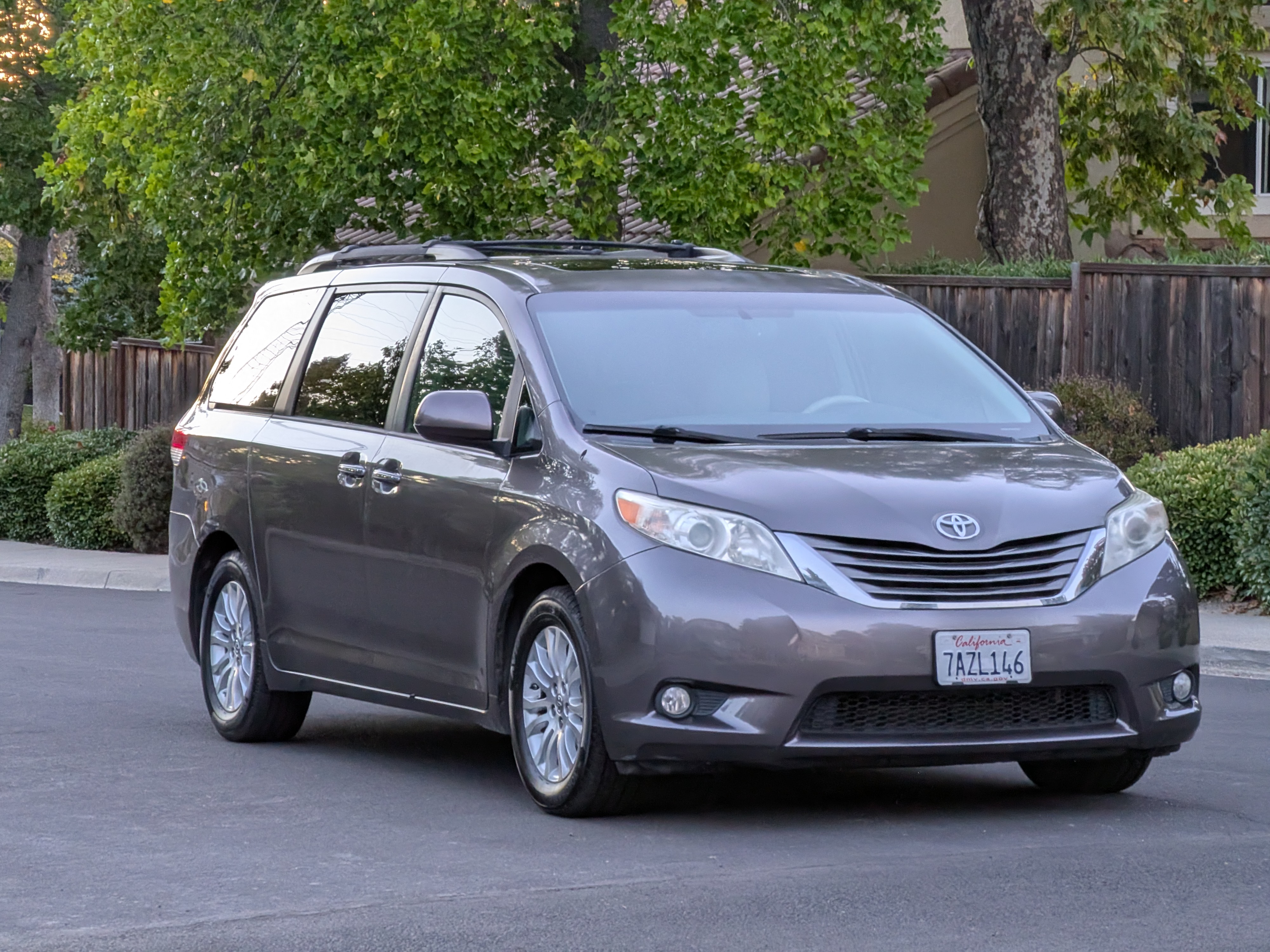 Used 2013 Toyota Sienna XLE FWD image 13