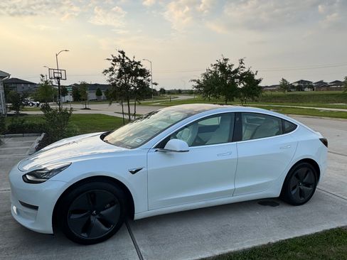 Used 2020 Tesla Model 3 Standard Range RWD image 5