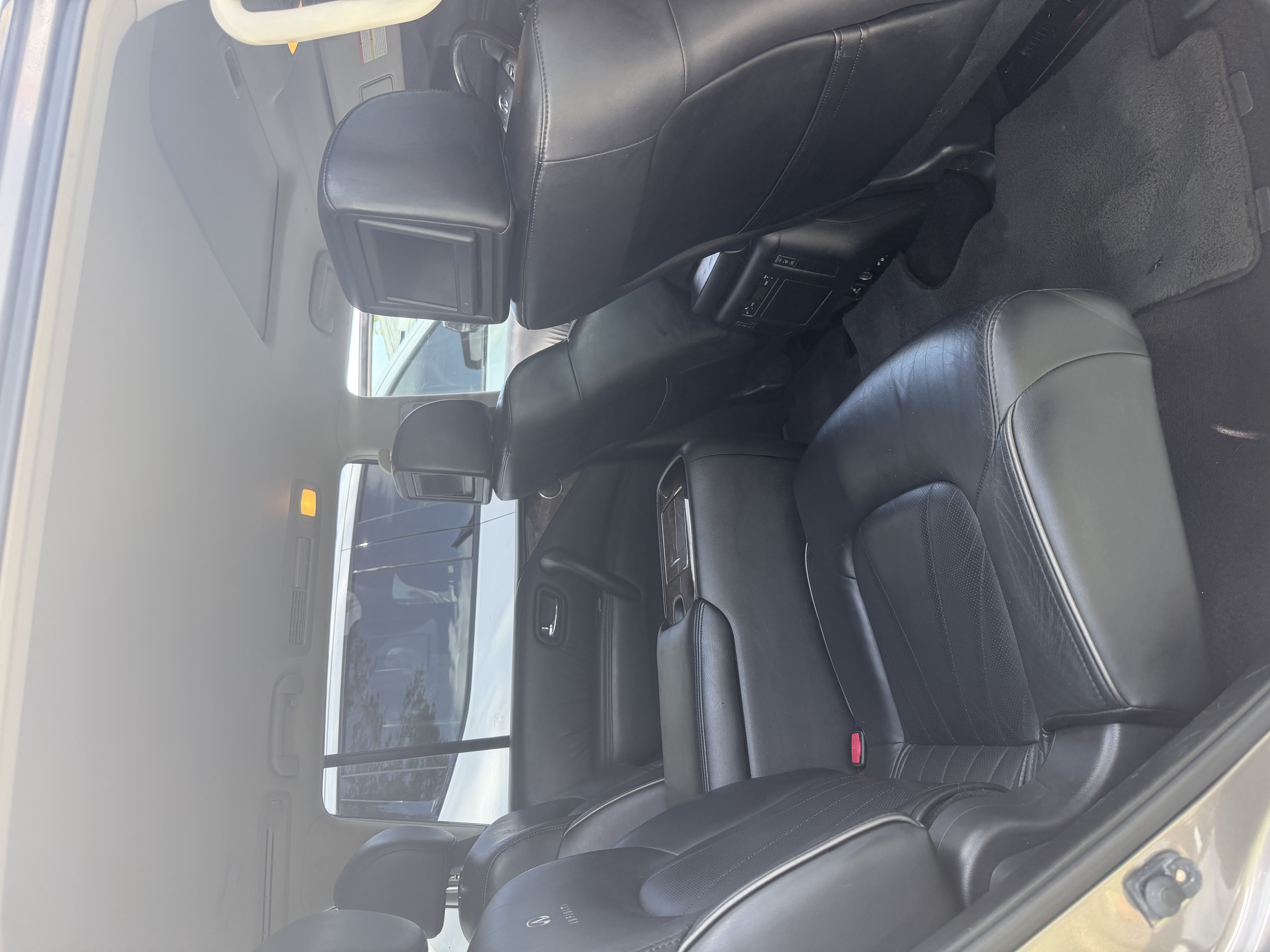 Used 2013 INFINITI QX56 4WD w/ Deluxe Touring Pkg image 6