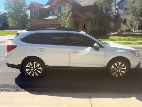 Used 2016 Subaru Outback 3.6R Limited AWD/4WD image 5