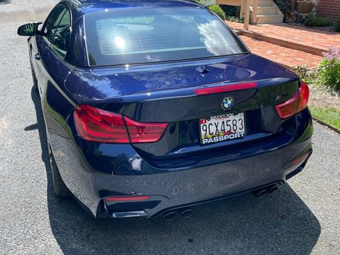 Used 2018 BMW M4 Convertible RWD image 1