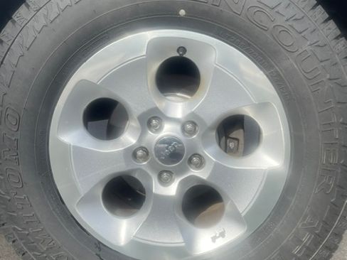 Used 2013 Jeep Wrangler Unlimited Sahara image 9