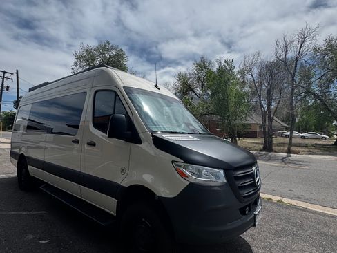 Used 2025 Mercedes-Benz Sprinter 2500 image 4