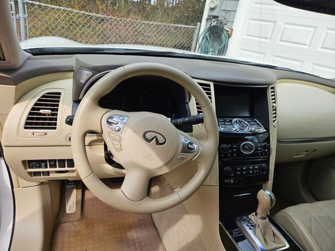 Used 2010 INFINITI FX35 2WD w/ Navigation Pkg image 10