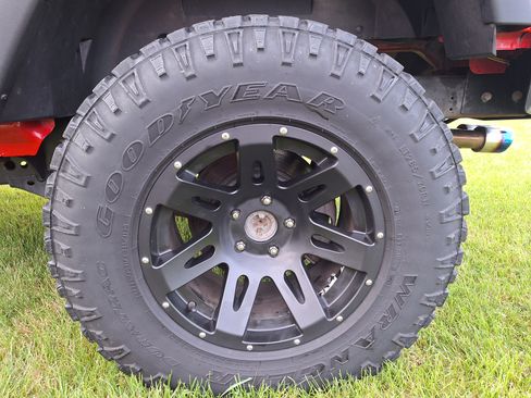 Used 2013 Jeep Wrangler Unlimited Sport w/ Connectivity Group AWD/4WD image 11
