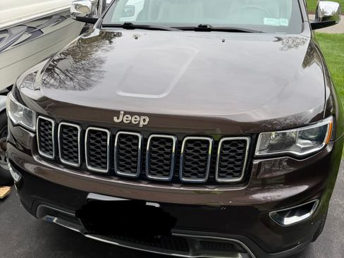 Used 2017 Jeep Grand Cherokee Limited AWD/4WD image 1