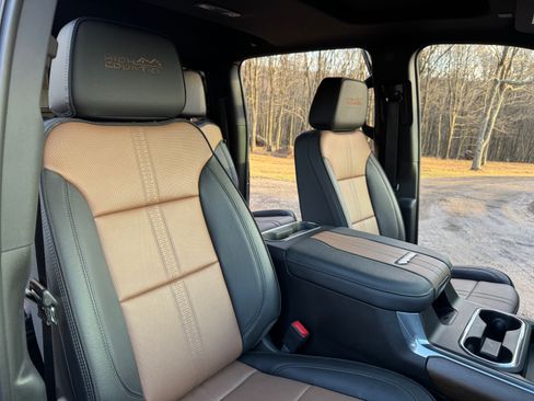 Used 2024 Chevrolet Silverado 2500 High Country w/ High Country Premium Package image 19