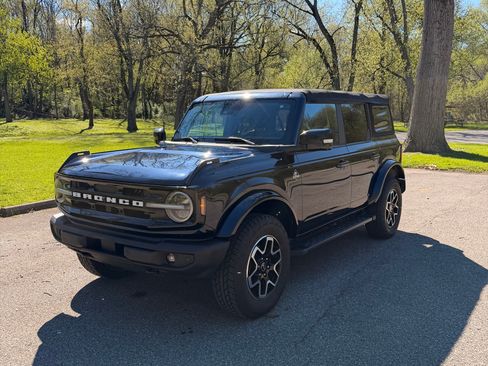 Used 2021 Ford Bronco Outer Banks image 2