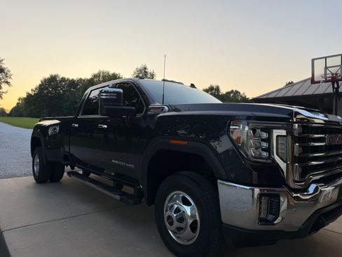 Used 2020 GMC Sierra 3500 SLT w/ SLT Premium Plus Package AWD/4WD image 8