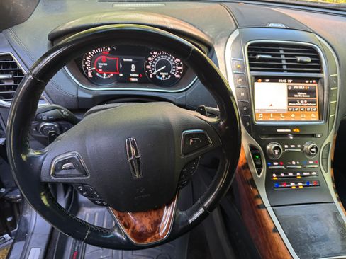 Used 2017 Lincoln MKX Reserve w/ Driver Assistance Package AWD/4WD image 9