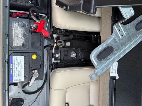 Used 2011 Volvo XC90 3.2 image 11