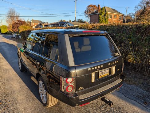Used 2010 Land Rover Range Rover HSE image 9