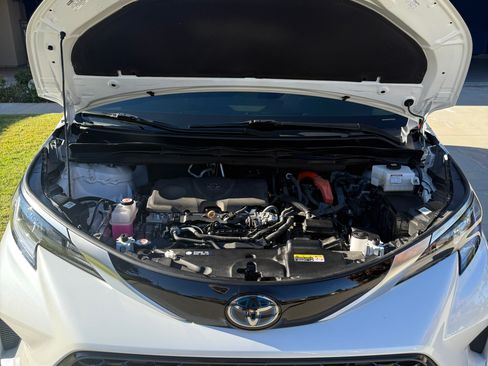 Used 2023 Toyota Sienna XSE image 8