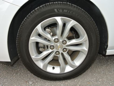 Used 2019 Chevrolet Cruze LT image 11