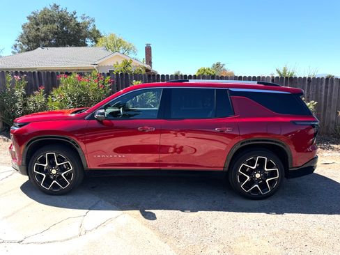 Used 2025 Chevrolet Traverse High Country w/ LPO, Floor Liner Package AWD/4WD image 1