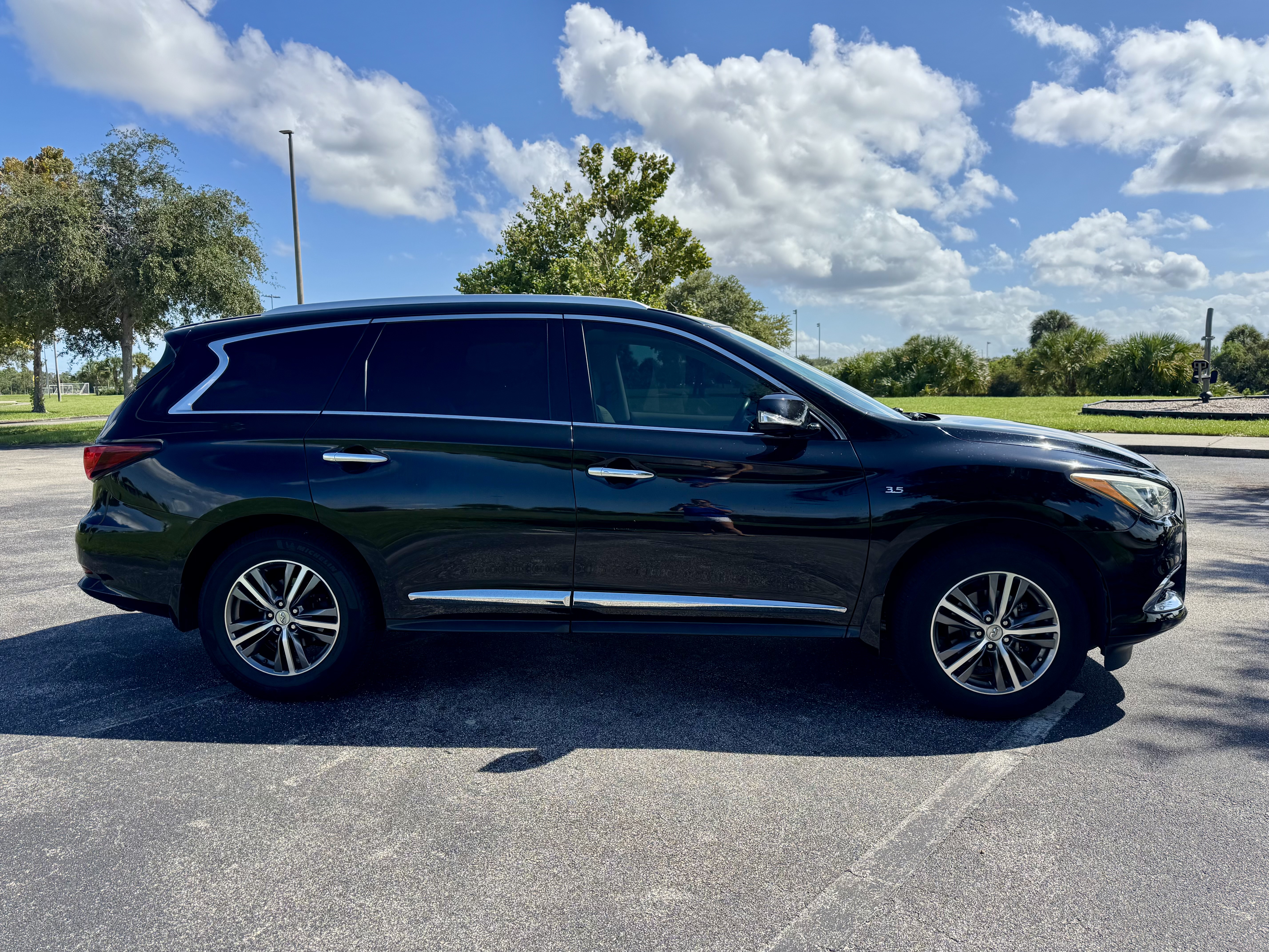 Used 2017 INFINITI QX60 FWD w/ Premium Plus Package image 9