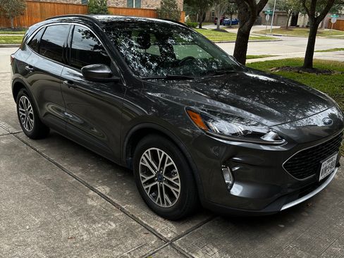 Used 2020 Ford Escape SEL image 2