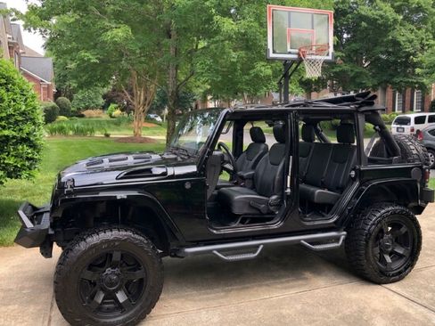 Used 2017 Jeep Wrangler Unlimited Sport w/ Quick Order Package 24S AWD/4WD image 2