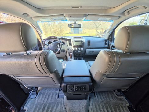 Used 2010 Toyota Sequoia Platinum image 17