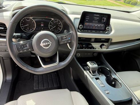 Used 2023 Nissan Rogue SV w/ SV Premium B Package image 14