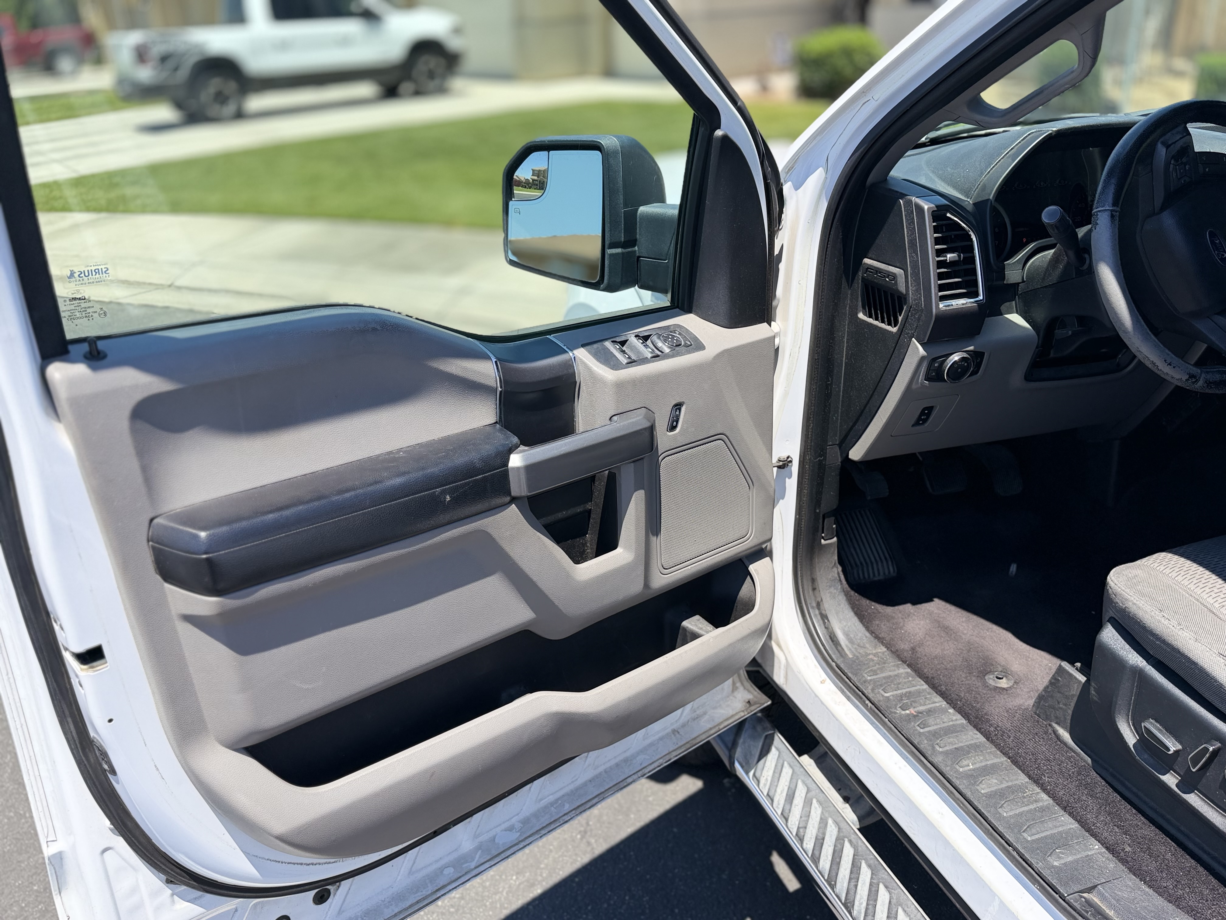 Used 2016 Ford F150 XLT w/ Equipment Group 302A Luxury AWD/4WD image 9