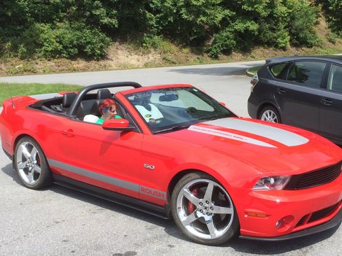 Used 2011 Ford Mustang GT Premium w/ Security Pkg image 10