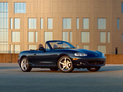 Used 2001 MAZDA MX-5 Miata RWD image 2