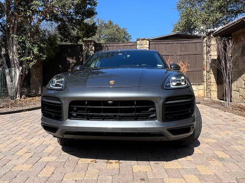 Used 2022 Porsche Cayenne image 1