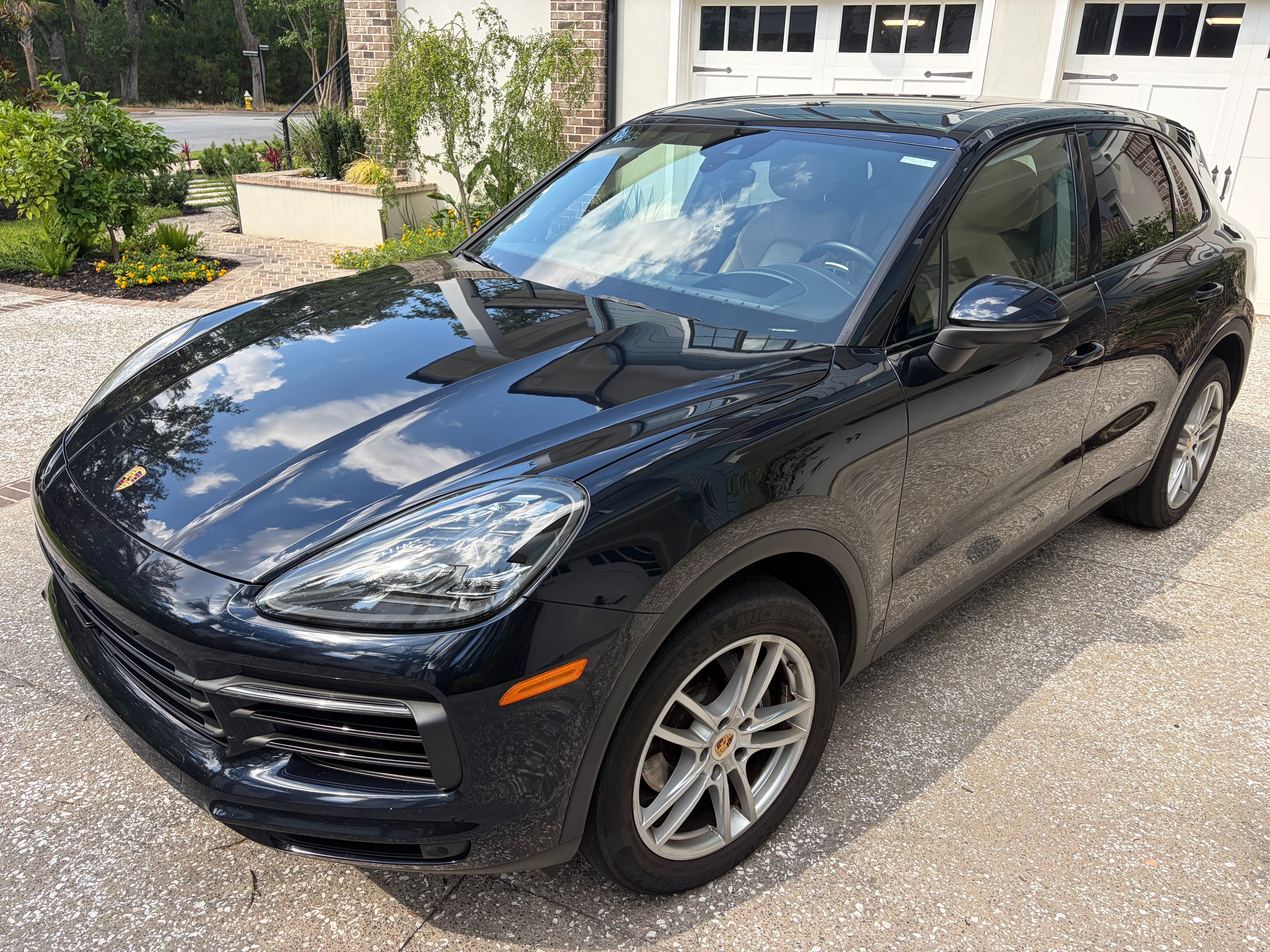 Used 2020 Porsche Cayenne AWD/4WD image 1