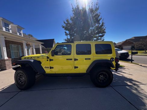 Used 2022 Jeep Wrangler Unlimited Sport w/ Xtreme Recon 35" Tire Package AWD/4WD image 1
