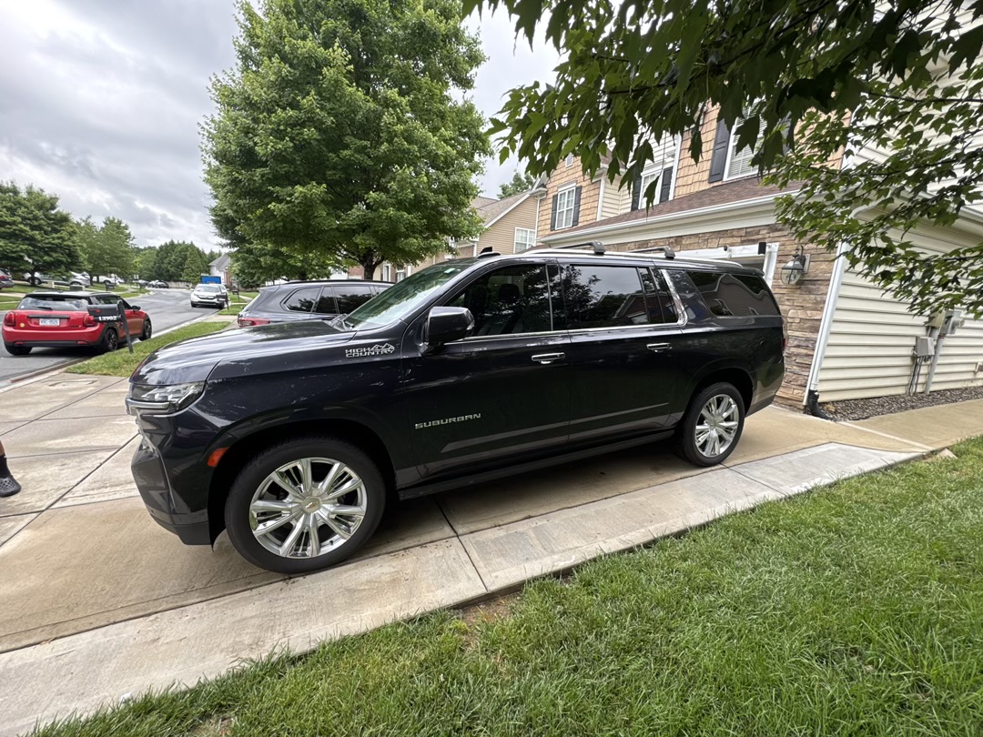 Used 2022 Chevrolet Suburban High Country AWD/4WD image 9