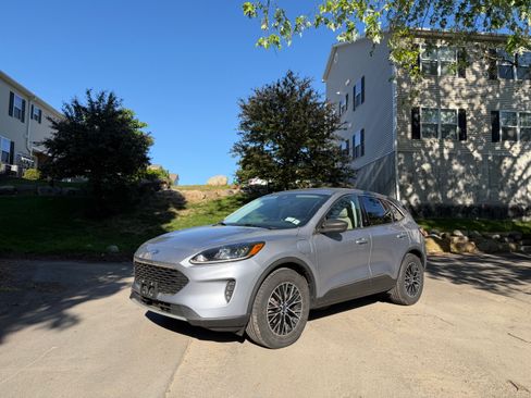 Used 2022 Ford Escape SE w/ Convenience Package FWD image 1