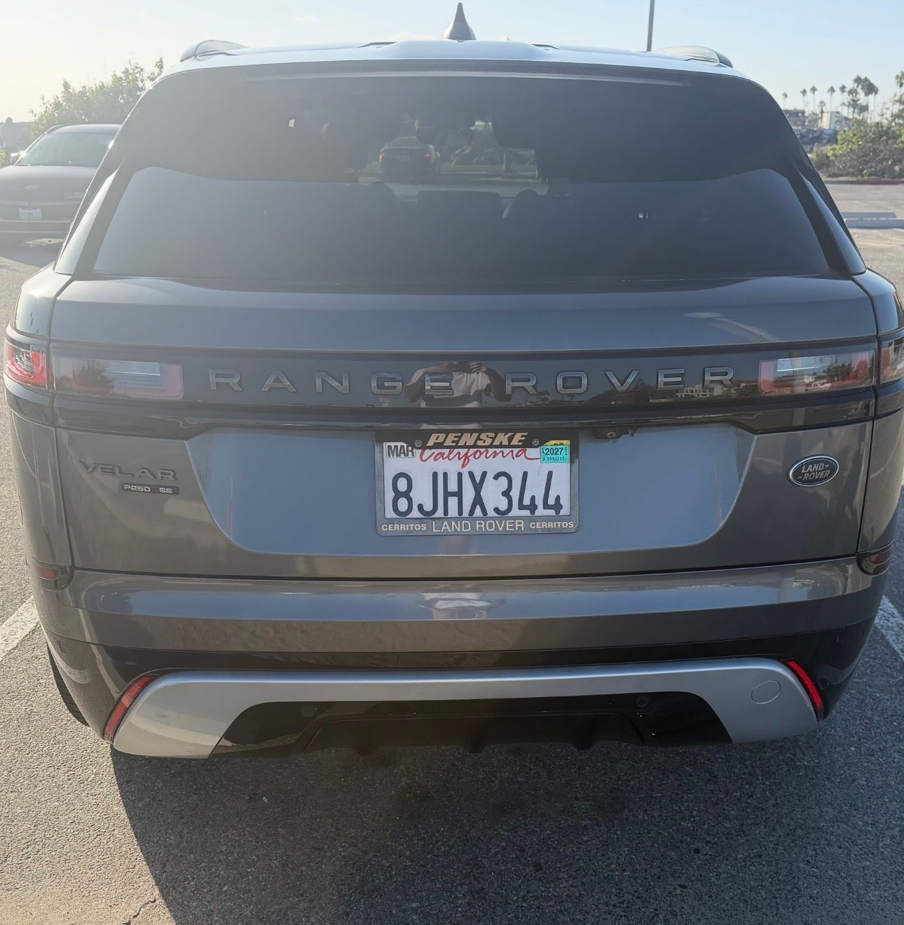 Used 2019 Land Rover Range Rover Velar R-Dynamic SE AWD/4WD image 4