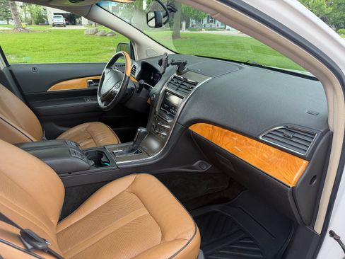 Used 2013 Lincoln MKX AWD image 16