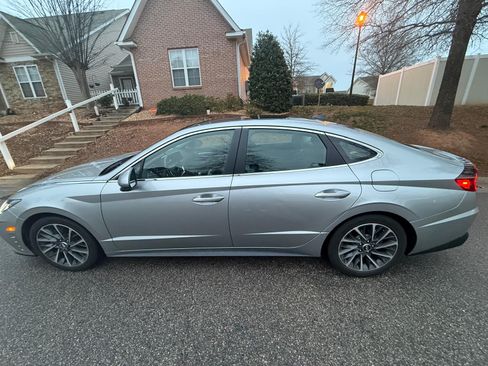 Used 2020 Hyundai Sonata Limited w/ Cargo Package image 2