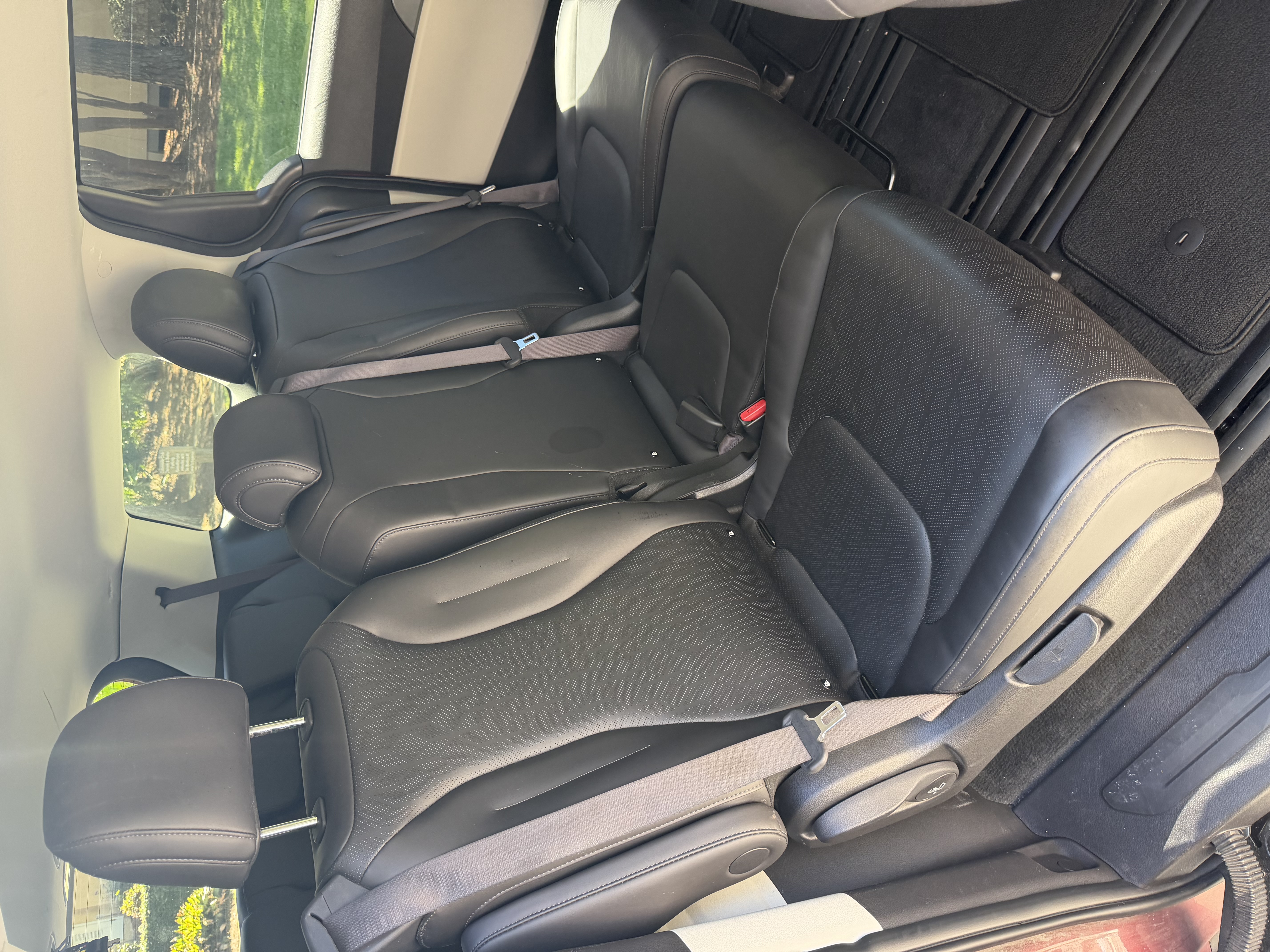 Used 2022 Kia Carnival LX FWD image 11